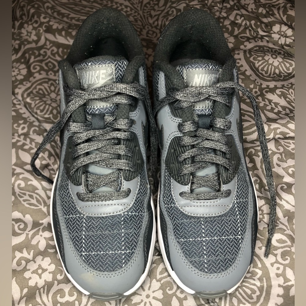 Nike Air Max 90 Womens 8 (Youth 7)